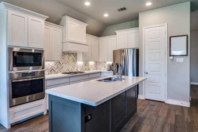 827 Esk Ave, Celina, TX 75009 - kitchen with stainless steel appliances, a sink, tasteful backsplash, light countertops, and dark wood-type flooring