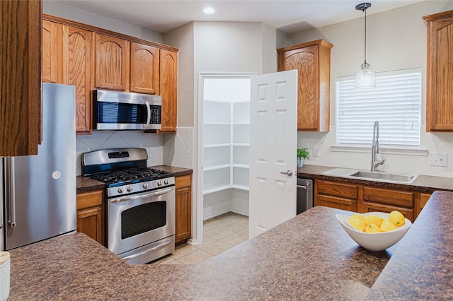 9908 Summer Sweet Dr, Mckinney, TX 75072 - kitchen with stainless steel appliances, dark countertops, a sink, backsplash, and pendant lighting