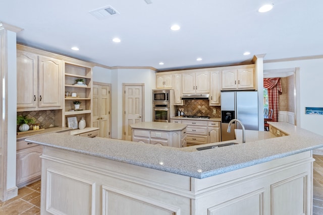 3441 Mount Vernon Way, Plano, TX 75025 - kitchen featuring a spacious island, appliances with stainless steel finishes, a sink, recessed lighting, and decorative backsplash
