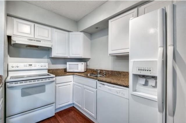 5232 Fleetwood Oaks Ave Unit 216, Dallas, TX 75235 - kitchen featuring white appliances, under cabinet range hood, a sink, white cabinetry, and dark countertops
