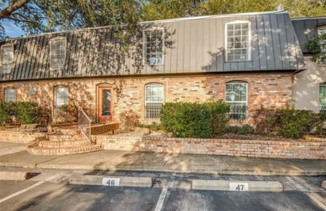 5232 Fleetwood Oaks Ave Unit 216, Dallas, TX 75235 - multi unit property with uncovered parking and brick siding