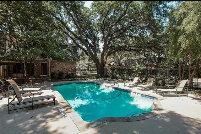 5232 Fleetwood Oaks Ave Unit 216, Dallas, TX 75235 - community pool with a patio area and fence