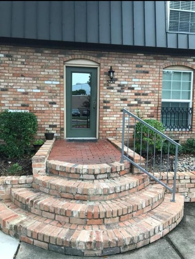 5232 Fleetwood Oaks Ave Unit 216, Dallas, TX 75235 - property entrance with brick siding