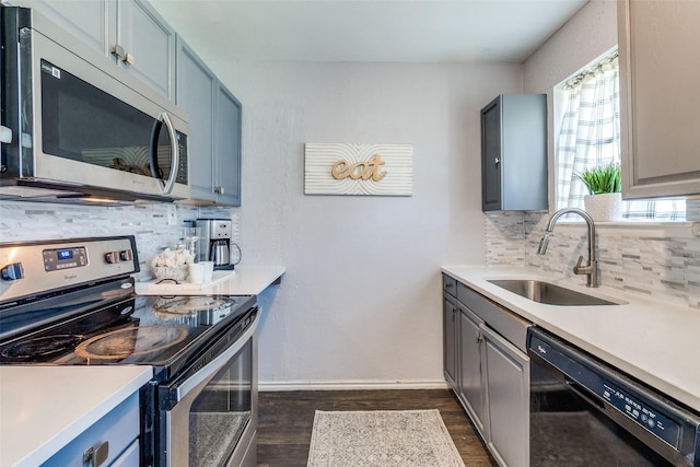 4833 Harper Dr, Mesquite, TX 75150 - kitchen featuring stainless steel appliances, a sink, dark wood finished floors, tasteful backsplash, and baseboards
