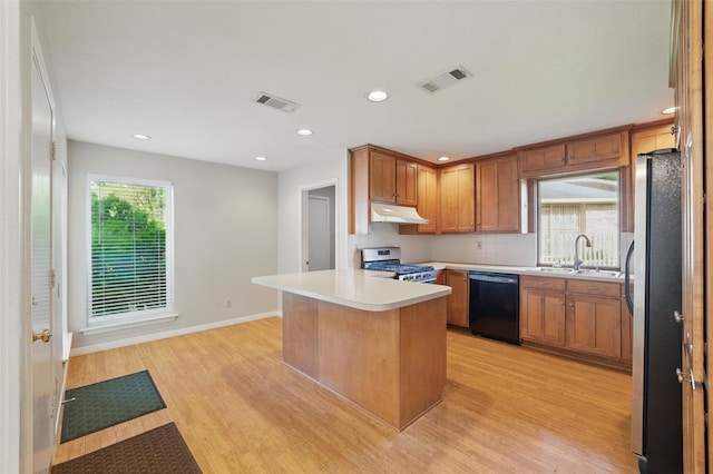 815 Middle Run, Duncanville, TX 75137 - kitchen with stainless steel appliances, a sink, under cabinet range hood, light wood-style flooring, and recessed lighting