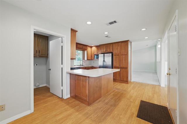 815 Middle Run, Duncanville, TX 75137 - kitchen with freestanding refrigerator, a peninsula, light wood-style flooring, baseboards, and recessed lighting