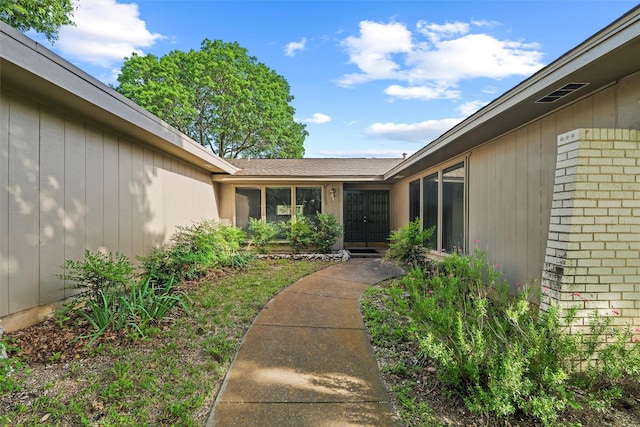 815 Middle Run, Duncanville, TX 75137 - doorway to property with brick siding