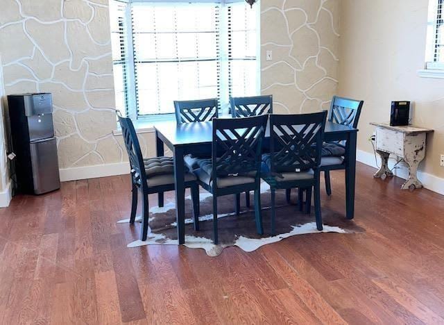 522 Helena St, Dallas, TX 75217 - dining area featuring baseboards and wood finished floors