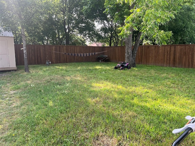 522 Helena St, Dallas, TX 75217 - view of yard with a storage shed and an outbuilding