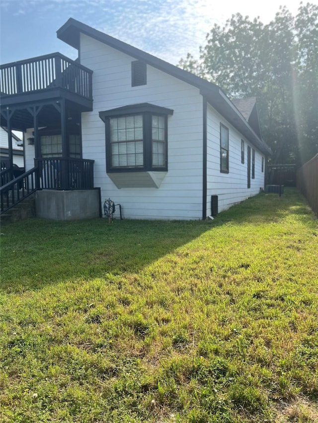 522 Helena St, Dallas, TX 75217 - view of home's exterior with a balcony