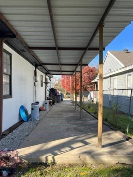 522 Helena St, Dallas, TX 75217 - view of car parking with fence