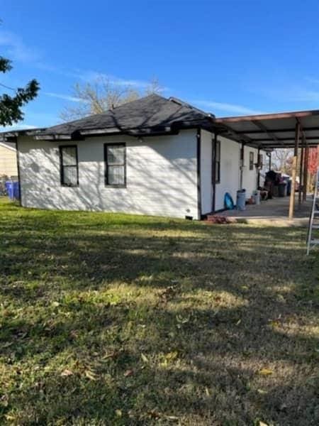 522 Helena St, Dallas, TX 75217 - view of side of property with a yard and stucco siding