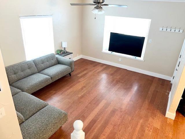 522 Helena St, Dallas, TX 75217 - living area featuring a ceiling fan, wood finished floors, and baseboards