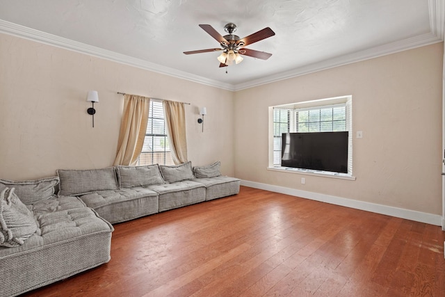 522 Helena St, Dallas, TX 75217 - living area featuring healthy amount of natural light, wood-type flooring, ceiling fan, crown molding, and baseboards