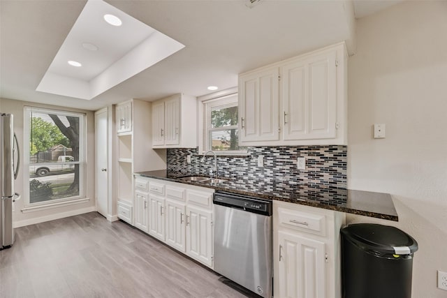 1305 Willow Way, Garland, TX 75043 - kitchen with appliances with stainless steel finishes, a sink, backsplash, plenty of natural light, and recessed lighting