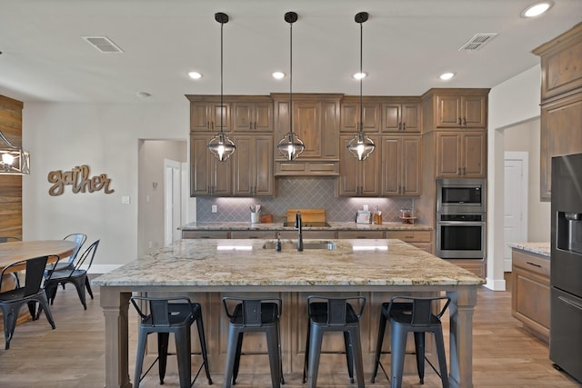 149 Deats Farm Ct, Azle, TX 76020 - kitchen with stainless steel appliances, a sink, a kitchen bar, backsplash, and recessed lighting