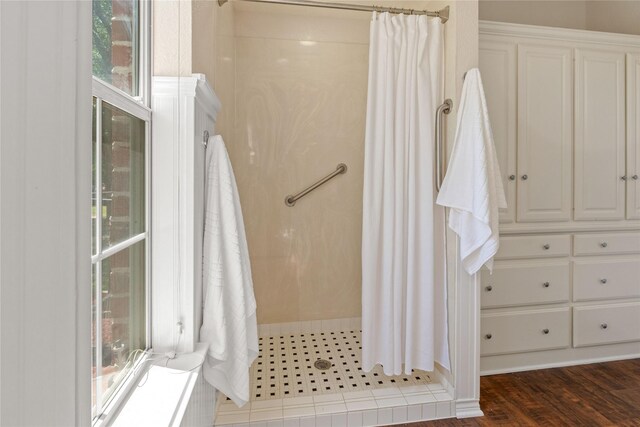 561 Farms Rd, New Hope, TX 75071 - bathroom with tiled shower, healthy amount of natural light, and wood finished floors