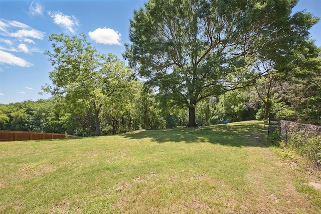 2006 Country Oaks Dr, Garland, TX 75040 - view of yard with a forest view