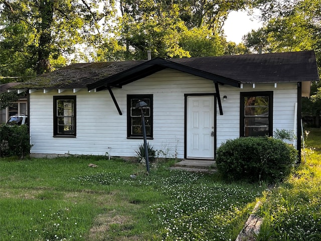 7032 Gregory St, Shreveport, LA 71108 - view of front facade with a front yard