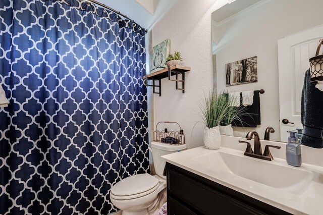 10804 Abbeyglen Ct, Fort Worth, TX 76052 - bathroom featuring toilet, crown molding, vanity, curtained shower, and a textured wall