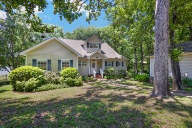 7095 Lance Ln, Eustace, TX 75124 - view of front of property with a front yard