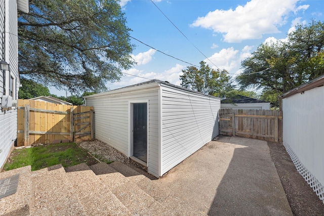 1300 Chapel Downs Rd, Waco, TX 76712 - view of outdoor structure with a gate, a fenced backyard, and an outbuilding