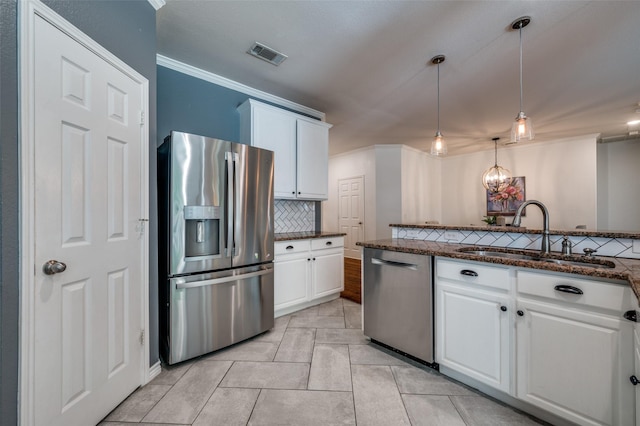 8209 Clear Bay Dr, Mckinney, TX 75072 - kitchen with stainless steel appliances, a sink, backsplash, white cabinets, and crown molding