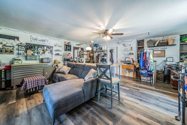 916 Rachelle Dr, Red Oak, TX 75154 - living room featuring wood finished floors, ceiling fan, and a textured ceiling
