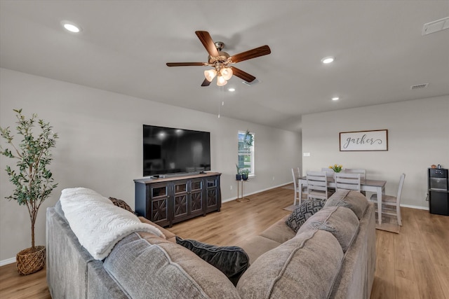 3005 Sherco Rd, Waco, TX 76655 - living area featuring a ceiling fan, light wood-type flooring, baseboards, and recessed lighting