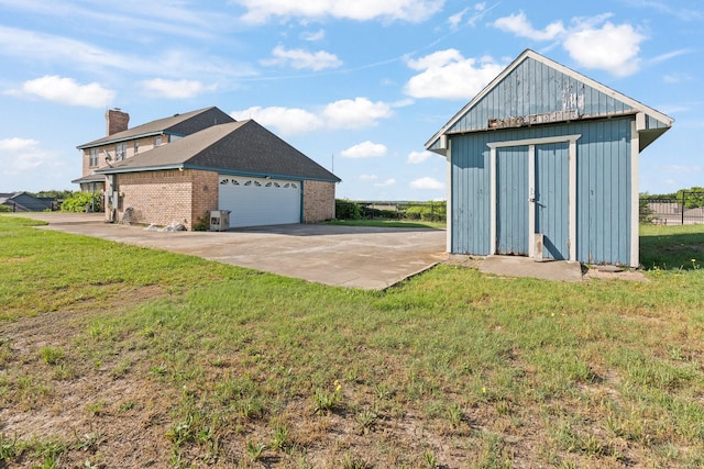 122 Clearview Ln, Fort Worth, TX 76126 - view of outbuilding featuring an attached garage and concrete driveway