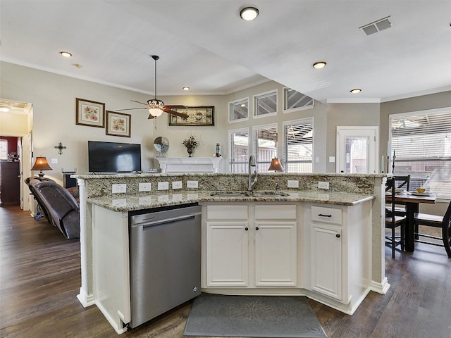 7425 Quiet Meadow Ln, Frisco, TX 75033 - kitchen with stainless steel dishwasher, a sink, open floor plan, a ceiling fan, and dark wood-style flooring