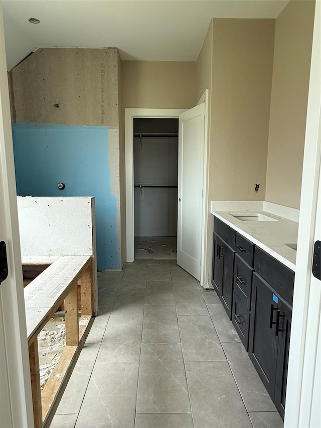 436 Guadalupe Trl, Springtown, TX 76087 - full bath with a spacious closet and double vanity