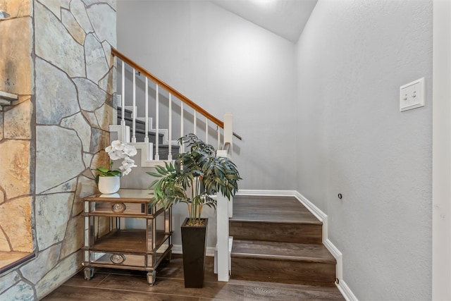 7125 Fish Pond Rd, Waco, TX 76710 - staircase featuring wood finished floors, baseboards, and vaulted ceiling
