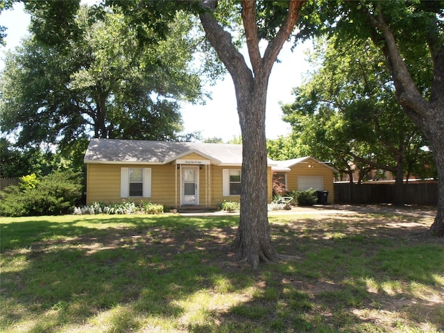 2108 Norwood Ln, Arlington, TX 76013 - ranch-style home featuring an attached garage and a front lawn
