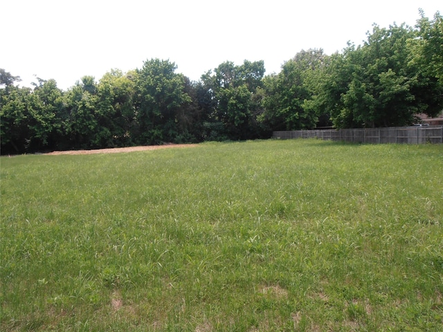 2108 Norwood Ln, Arlington, TX 76013 - view of yard