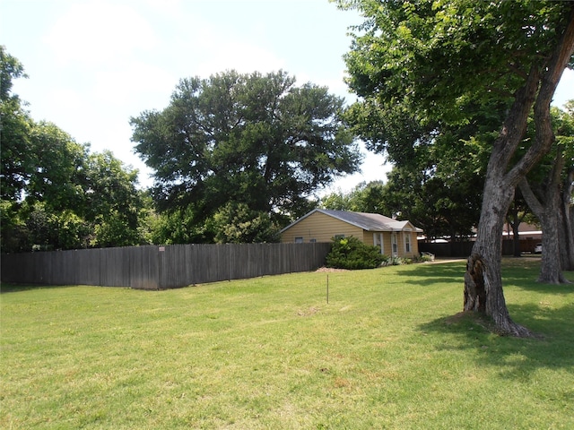 2108 Norwood Ln, Arlington, TX 76013 - view of yard
