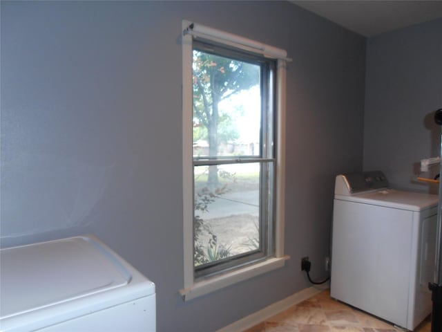2108 Norwood Ln, Arlington, TX 76013 - laundry room featuring independent washer and dryer and baseboards