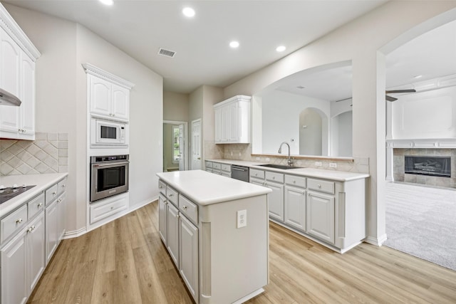 1612 University Dr, Allen, TX 75013 - kitchen featuring appliances with stainless steel finishes, a sink, arched walkways, decorative backsplash, and recessed lighting
