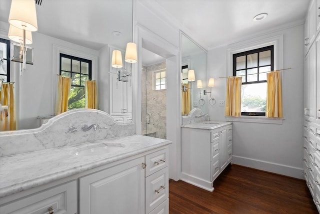 4720 Collinwood Ave, Fort Worth, TX 76107 - full bath featuring wood finished floors, two vanities, baseboards, and ornamental molding