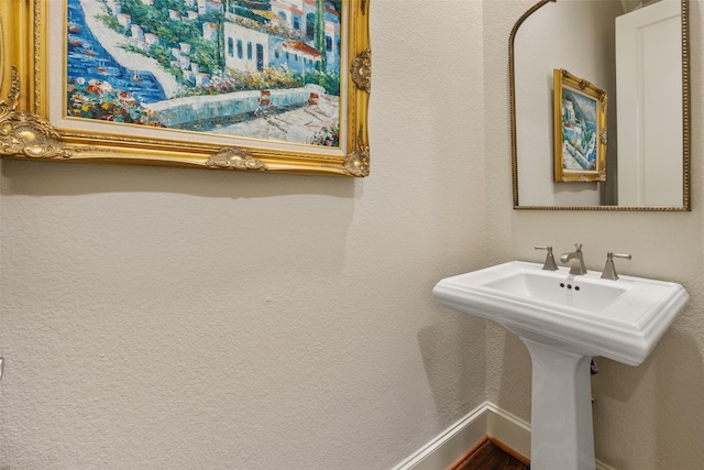 4702 Dexter Ave, Fort Worth, TX 76107 - bathroom with baseboards