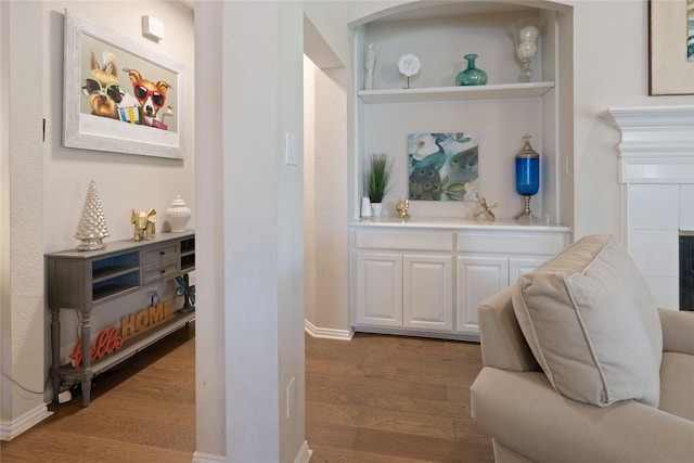 4620 Friars Ln, Grand Prairie, TX 75052 - sitting room with wood finished floors and baseboards