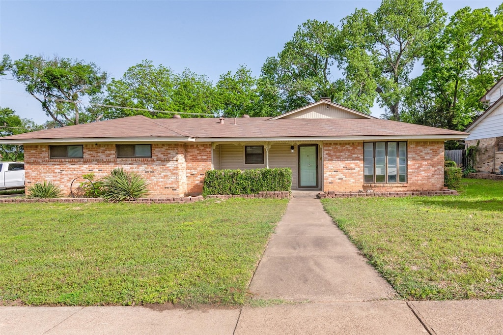507 Mizell St, Duncanville, TX 75116 - single story home with a front yard and brick siding