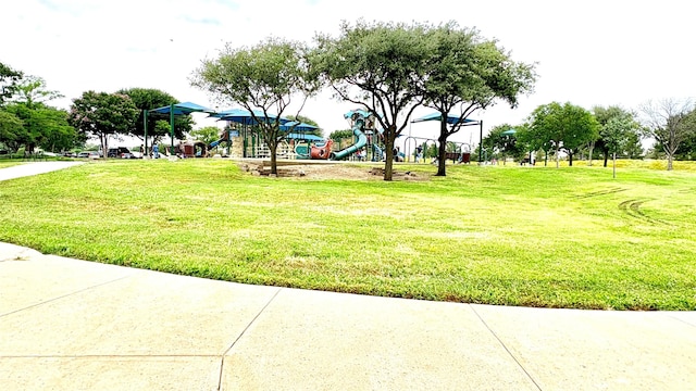 2541 Belmeade Dr, Carrollton, TX 75006 - view of green lawn