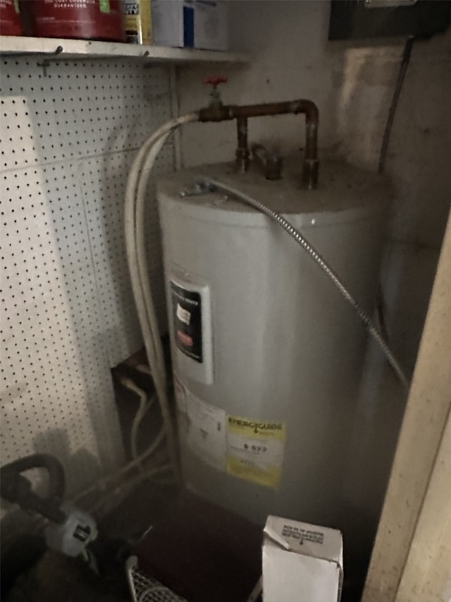 1505 Grove Dr, West Tawakoni, TX 75474 - utilities featuring electric water heater