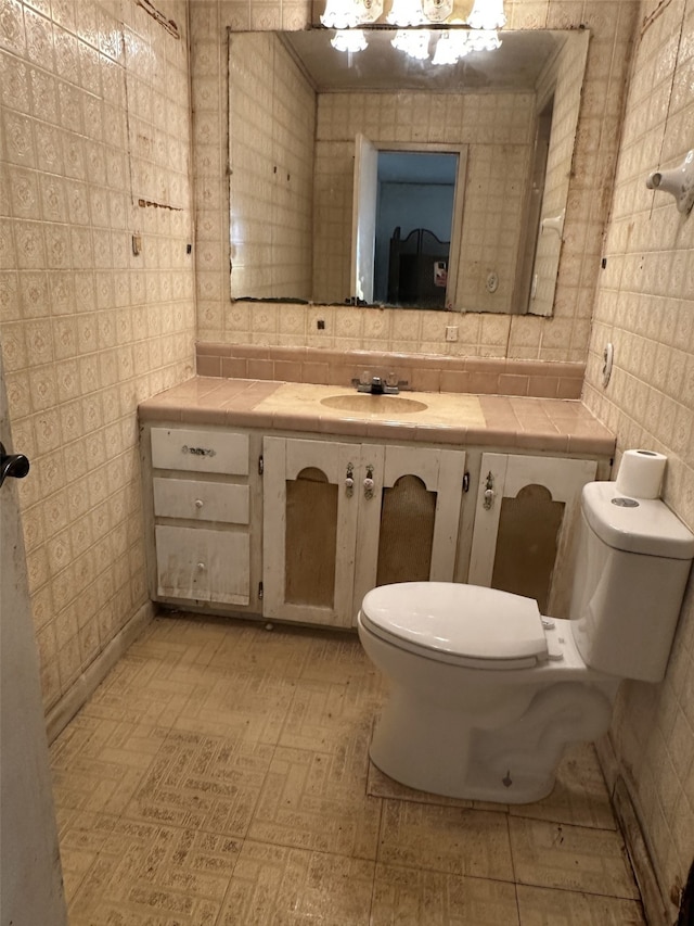 1505 Grove Dr, West Tawakoni, TX 75474 - half bath featuring toilet, vanity, and tile walls