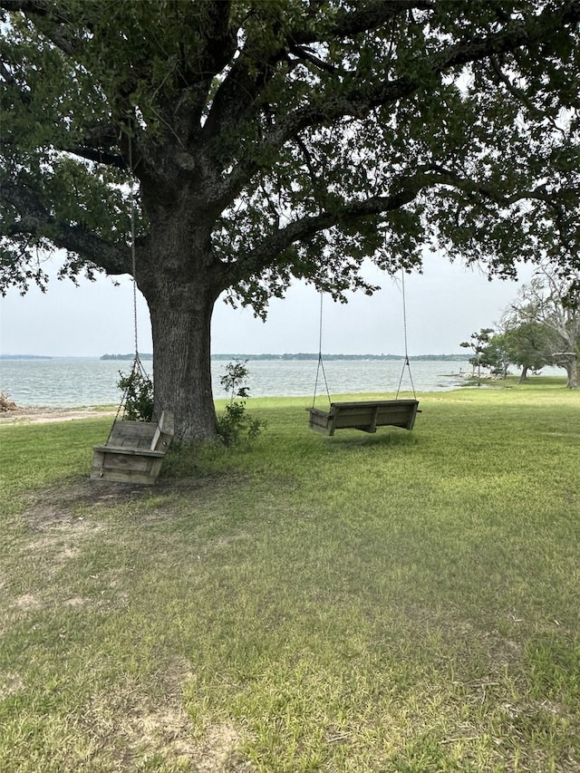 1505 Grove Dr, West Tawakoni, TX 75474 - view of home's community featuring a yard and a water view