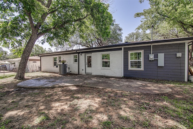 6225 Kentwood Pl, Fort Worth, TX 76112 - back of house featuring central AC and fence