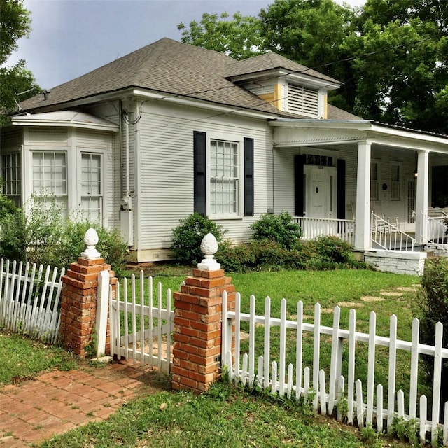 1014 N Sycamore St, Palestine, TX 75801 - view of front of home featuring covered porch and roof with shingles
