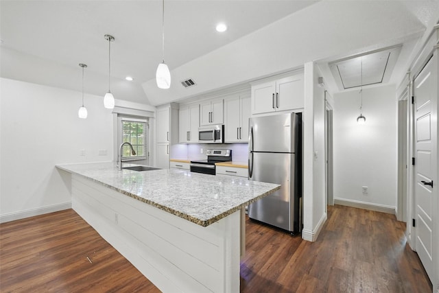 930 Baker St, Denison, TX 75020 - kitchen with stainless steel appliances, baseboards, dark wood-style floors, a sink, and recessed lighting