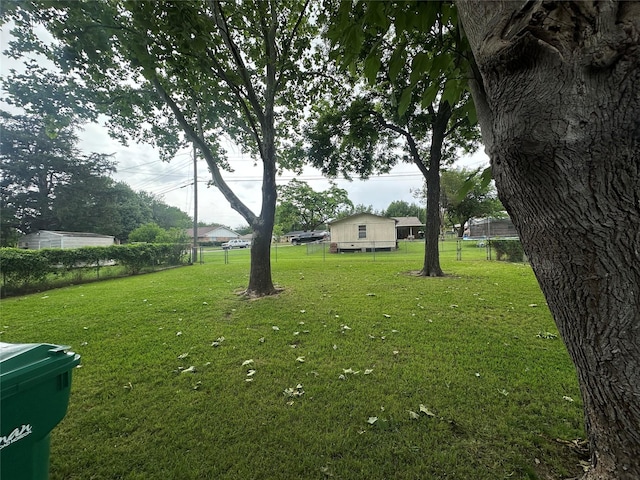 922 S Valentine Dr, Sherman, TX 75090 - view of yard